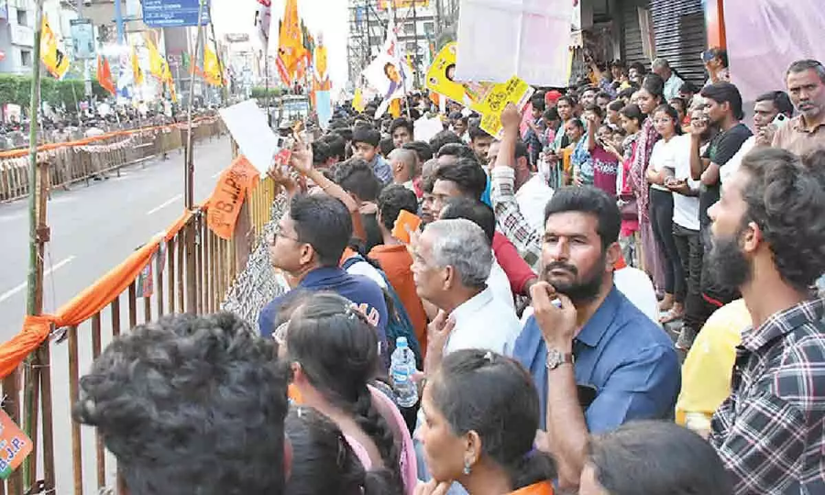 Vijayawada: Modi roadshow electrifies party cadre, people