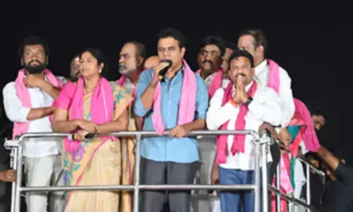 Onions, tomatoes hurled during KTRs roadshow in Nirmal district