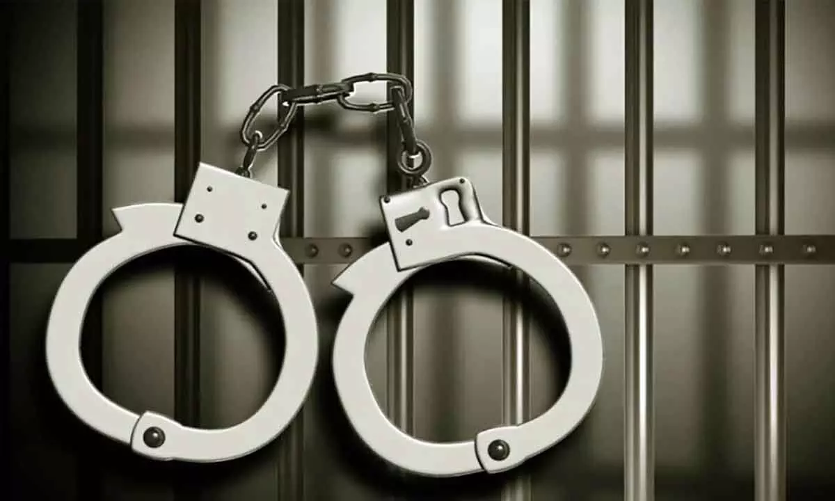 Six arrested for robbing NRI