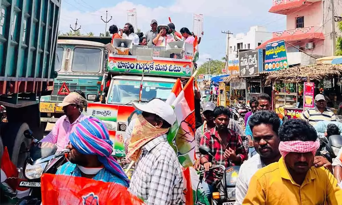 Congress Candidate Kavuri Lavanya Criticizes Jagan and Babu, Calls for Change in Andhra Pradesh