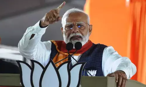 PM Modi uses Hyderabad lingo, takes jibe at AIMIM