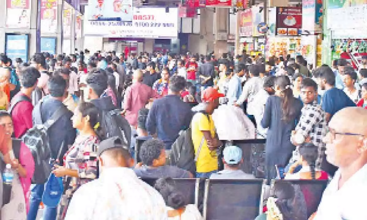 Vijayawada: Heavy rush at bus, railway stations as people head home to vote