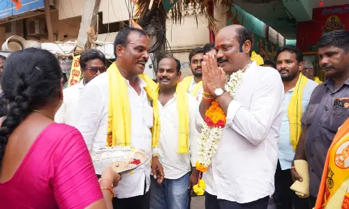 Yarlagadda Venkatarao Engages in Vigorous Campaign in Ramavarapadu Village, NTR District