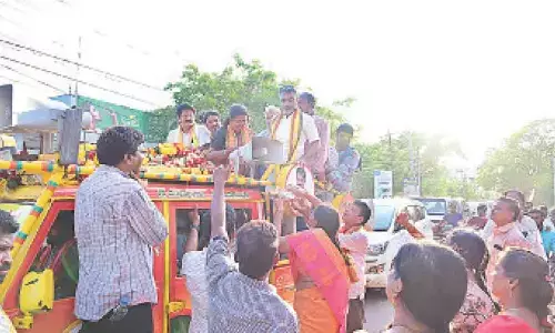 Huge rallies, roadshows mark campaign conclusion