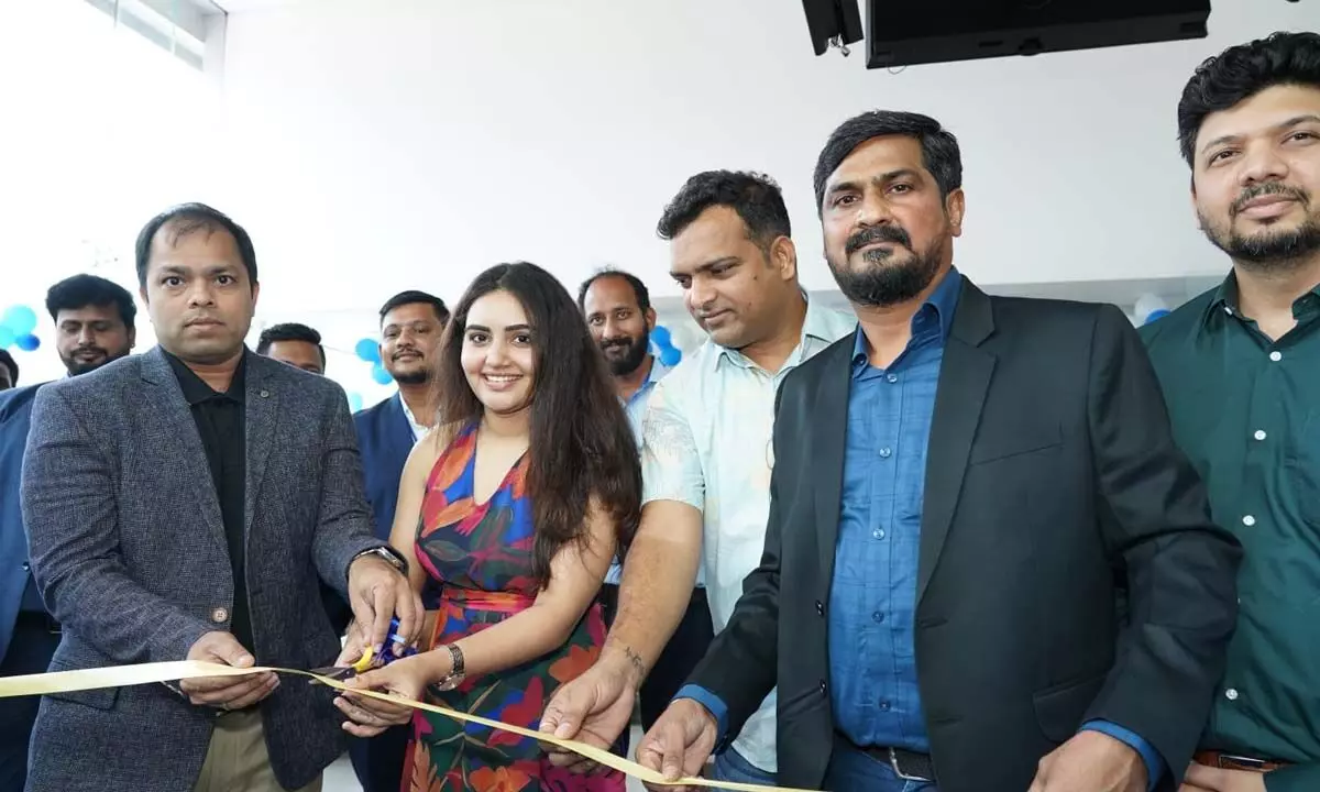 Actress Soniya Singh Grand Launched The EPIC New Swift Car at Pavan Motors in Serilingampally
