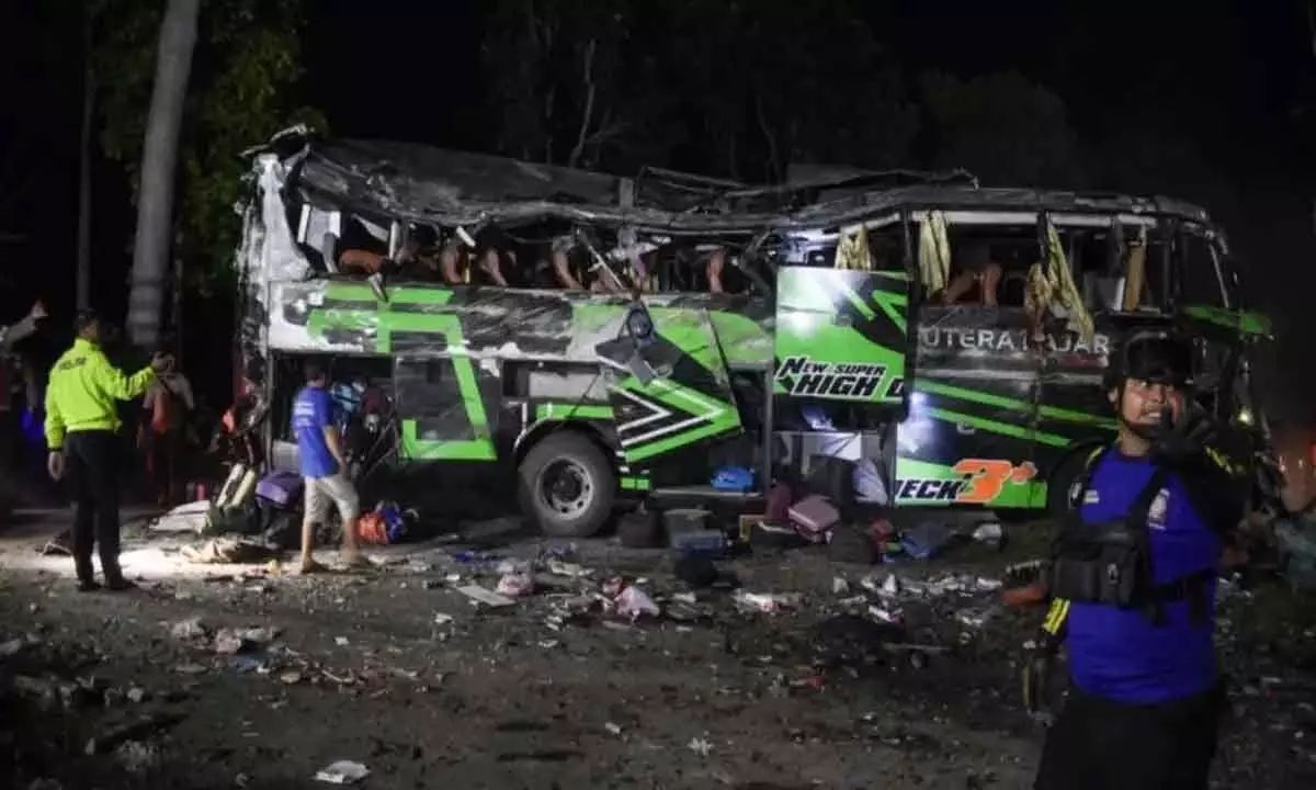 Bus crash kills 11 on Indonesias Java island