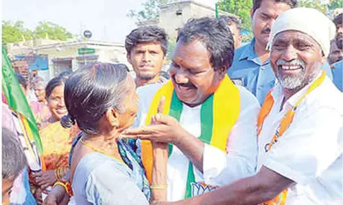 Warangal: Congress peddling lies says Aroori Ramesh