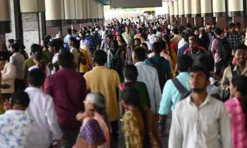 TSRTC special buses ferry voters from TS to Andhra