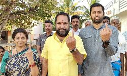 TDP candidate and former minister N Amarnatha Reddy casted his vote in Palamaner constituency