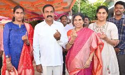 Sarvepalli YSR Congress Party nominee Kakani Govardhan Reddy along with his family members at his native village Toderu of Podalakuru mandal on Monday.