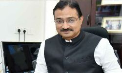 AP CEO Meena exercised his right to vote in Vijayawada