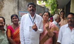 Gidugu Rudra Raju and his wife Saraswathi Gidugu Rudra Raju and his wife Saraswathi
