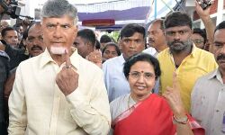 Chandrababu and Bhuvaneshwari exercised their voting rights in Undavalli