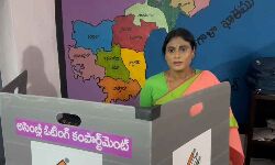 YSR District: APCC Chief & Kadapa MP Candidate YS Sharmila Reddy and Brother Anil Kumar exercised their right to vote in Pulivendula Constituency, Vempalle Mandal Idupulapaya Polling Booth 261