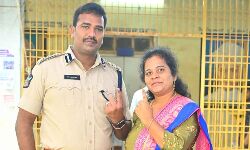 Kurnool: Kurnool range DIG, Ch Vijaya Rao accompanied by his wife has franchised his vote at Silver Jubilee College. Kurnool: Kurnool range DIG, Ch Vijaya Rao accompanied by his wife has franchised his vote at Silver Jubilee College.