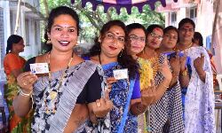 Transgender cast their votes in peddapalli
