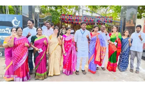 Technical glitches at a few polling booths