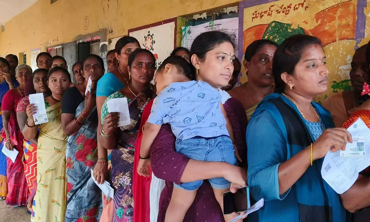 Warangal records 64 pc voting despite urban apathy