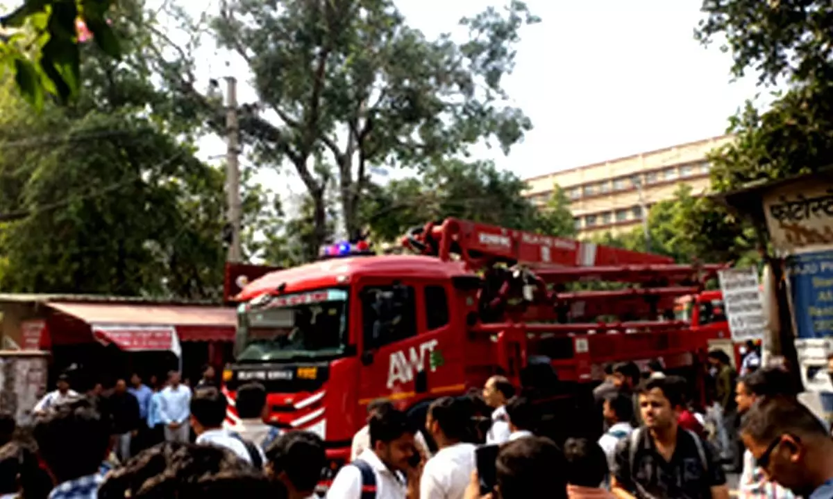 One killed, six rescued after fire breaks out at ITO building in Delhi