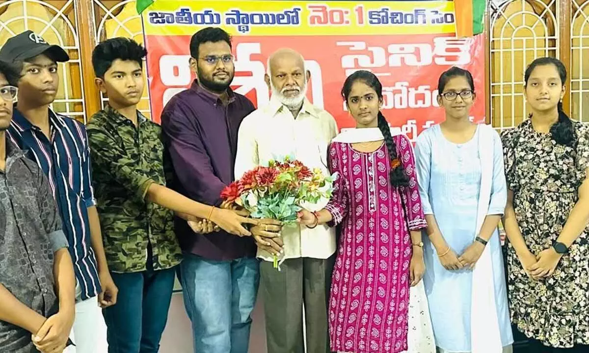 Viswam Educational Institutions management along with students, who scored top ranks in APRJC CET 2024, in Tirupati on Tuesday