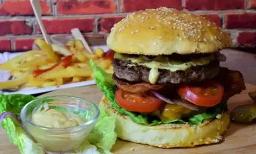 Streaming app ads linked to increased junk food consumption by teenagers