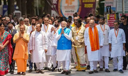 Modi files papers for Varanasi