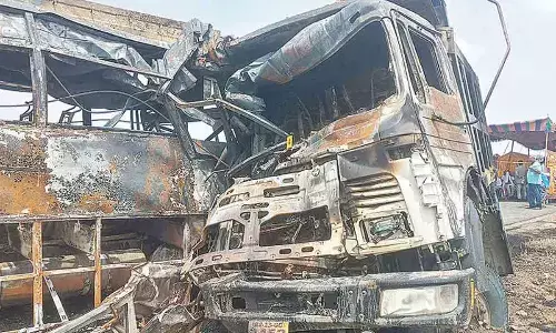 6 die as bus catches fire after collision with tipper