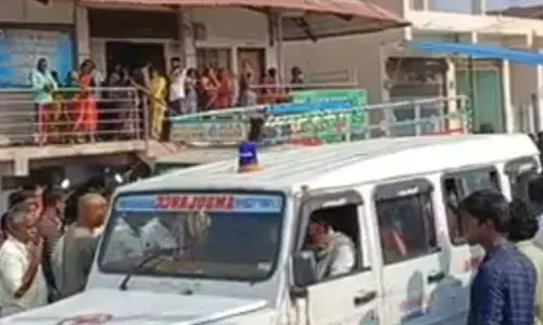 Several labourers injured in a goods Carrier mishap in Gadwal