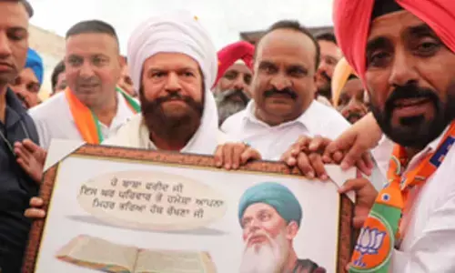 Amid heat and dust of campaigning, BJP’s Hans turns to Sufi music to strike a chord with Faridkots miffed farmers