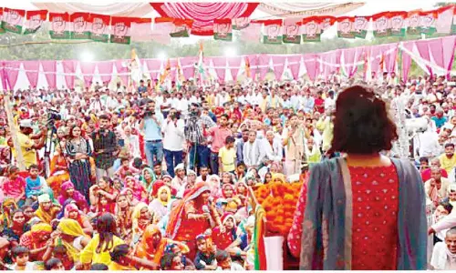 Gandhis’ virtual ‘grudge match’ against Irani in Amethi