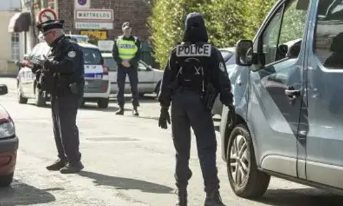 Man, who set afire French synagogue, neutralised