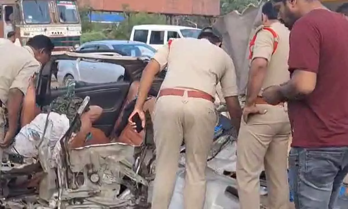 Four people killed in a fatal road accident in Anantapur district