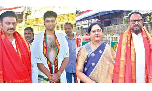 TS High Court Judge offers prayers in Tirumala