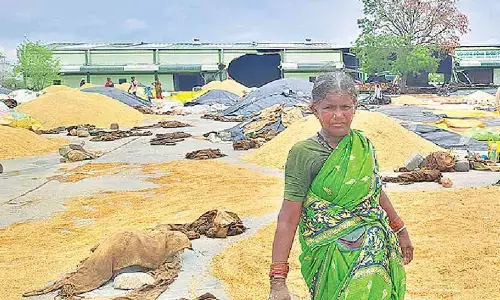 Wanaparthy: Vexed farmers brace up to besiege govt offices