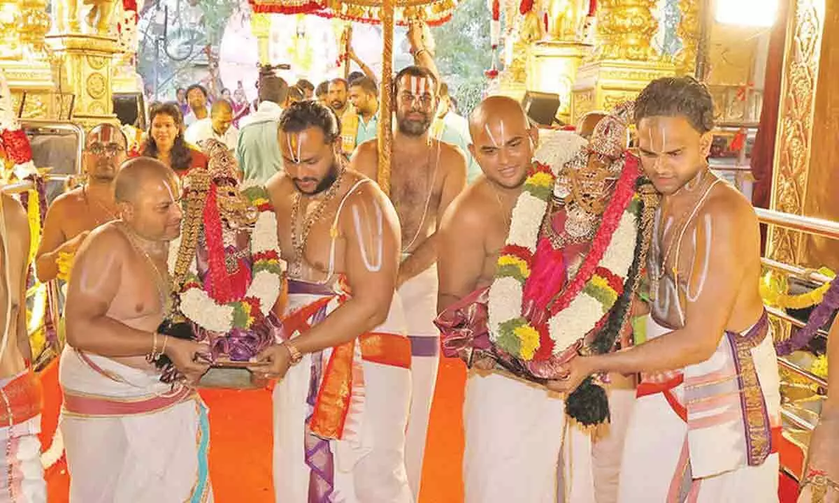 Tirumala: Harikatha enthrals devotees on second day