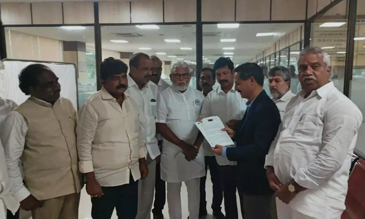 YSRCP leaders submitting a representation to SIT chief Vineet Brijlal at the DGP office in Mangalagiri on Monday