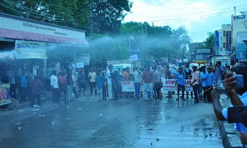 Kanigiri sub-divisional police conducting a mock drill on readyness for counting day in Kanigiri on Monday