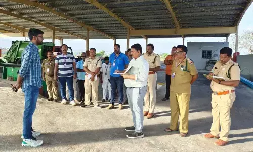Municipal Commissioner G Surya Sai Praveen Chand inspecting Vinayaka Nagar GTS in  Kadapa on Monday