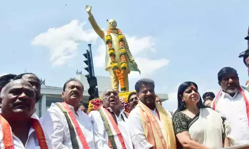 Congress leader and Minister Pay Tribute to Rajiv Gandhi on death anniversary