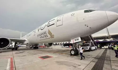 One dead, many hurt after turbulence hits Singapore Airlines flight