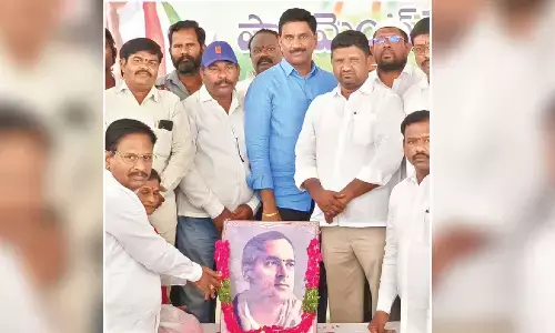Mahabubnagar MLA Yennam Srinivas Reddy, paying floral tributes to former PM Rajiv Gandhi at DCC office in Mahabubnagar on Tuesday