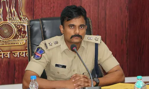 District SP Rohit Raju IPS held a meeting with traders and contractors in Tunika