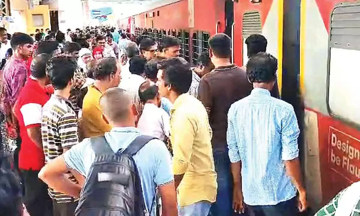 Visakhapatnam: Technical glitch delays Janmabhoomi express