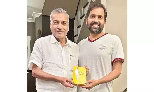 Vijayawada: Acharya Yarlagadda pats Gopichand