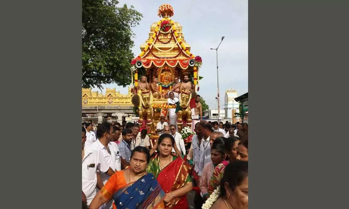 Sri Padmavathi Ammavaru being taken out on golden chariot in Tiruchanur on Thursday