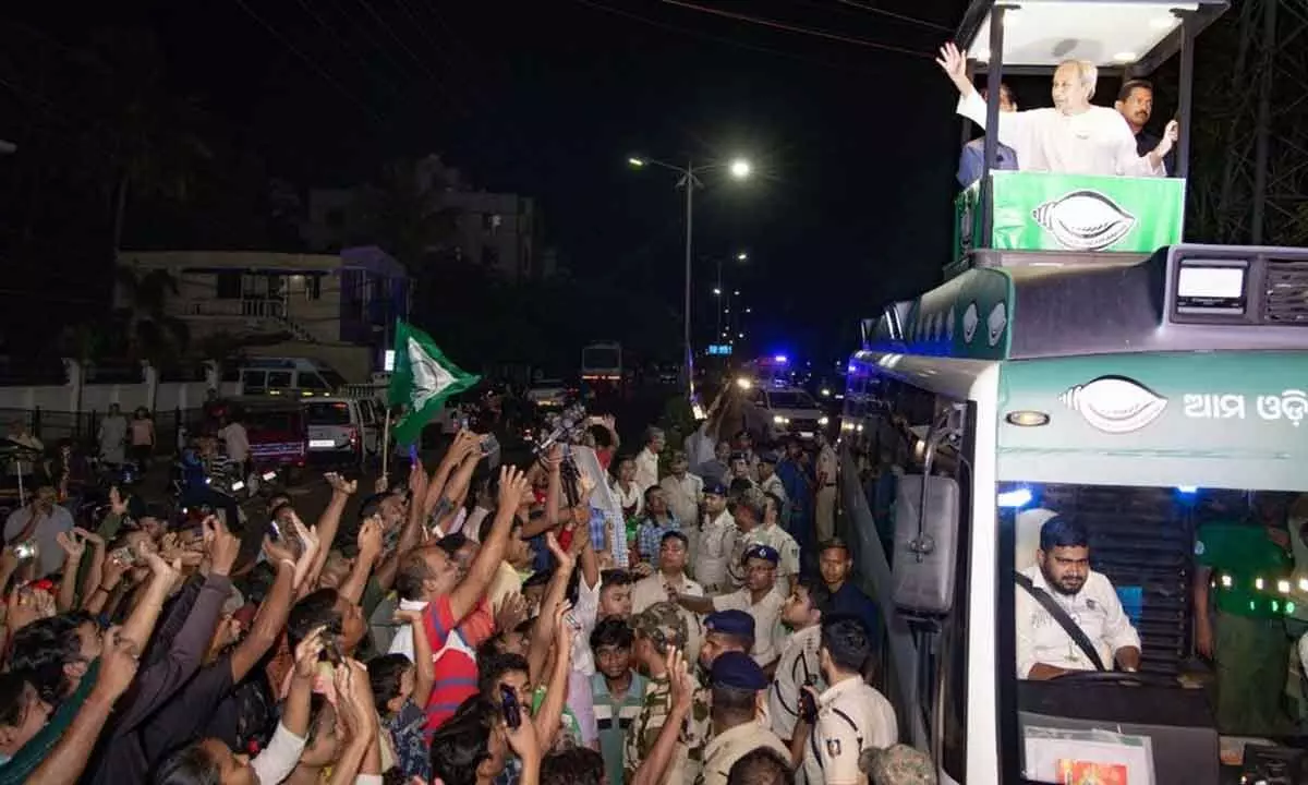 Naveen holds rally in 4 dists, roadshow in Bhubaneswar