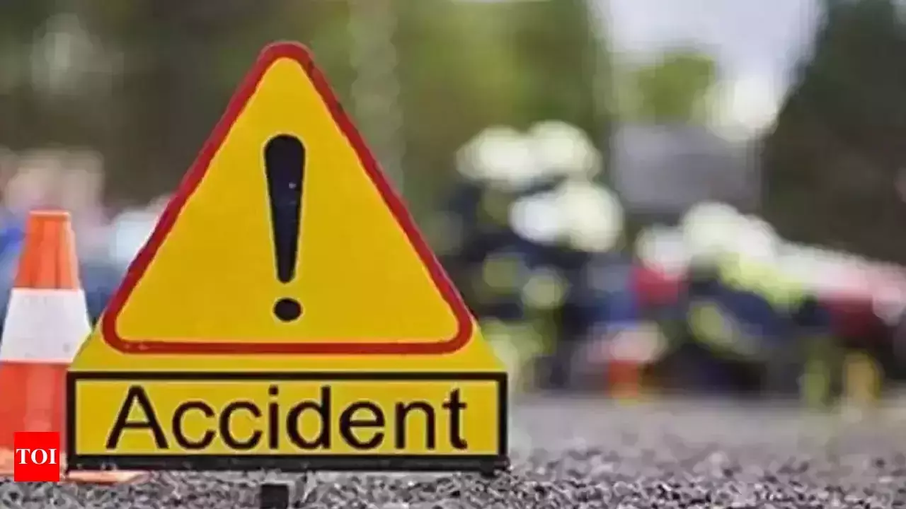 One Killed, Seven Injured after bus hits lorry at Maddurupadu in Kavali