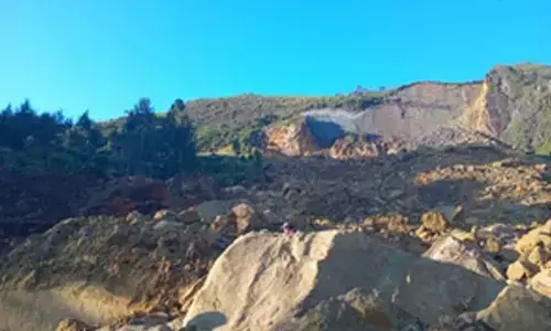 Over 300 people buried after huge landslide hits Papua New Guinea
