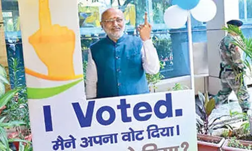 Guv Radhakrishnan casts vote in Ranchi