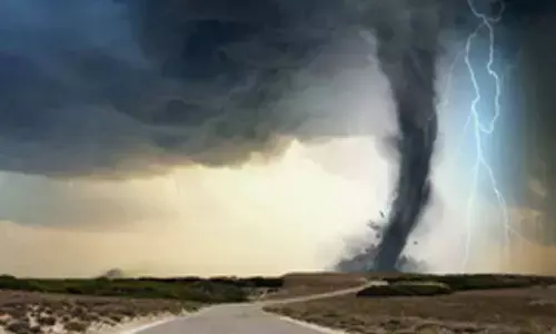 8 killed as tornadoes leave trail of death and destruction in US